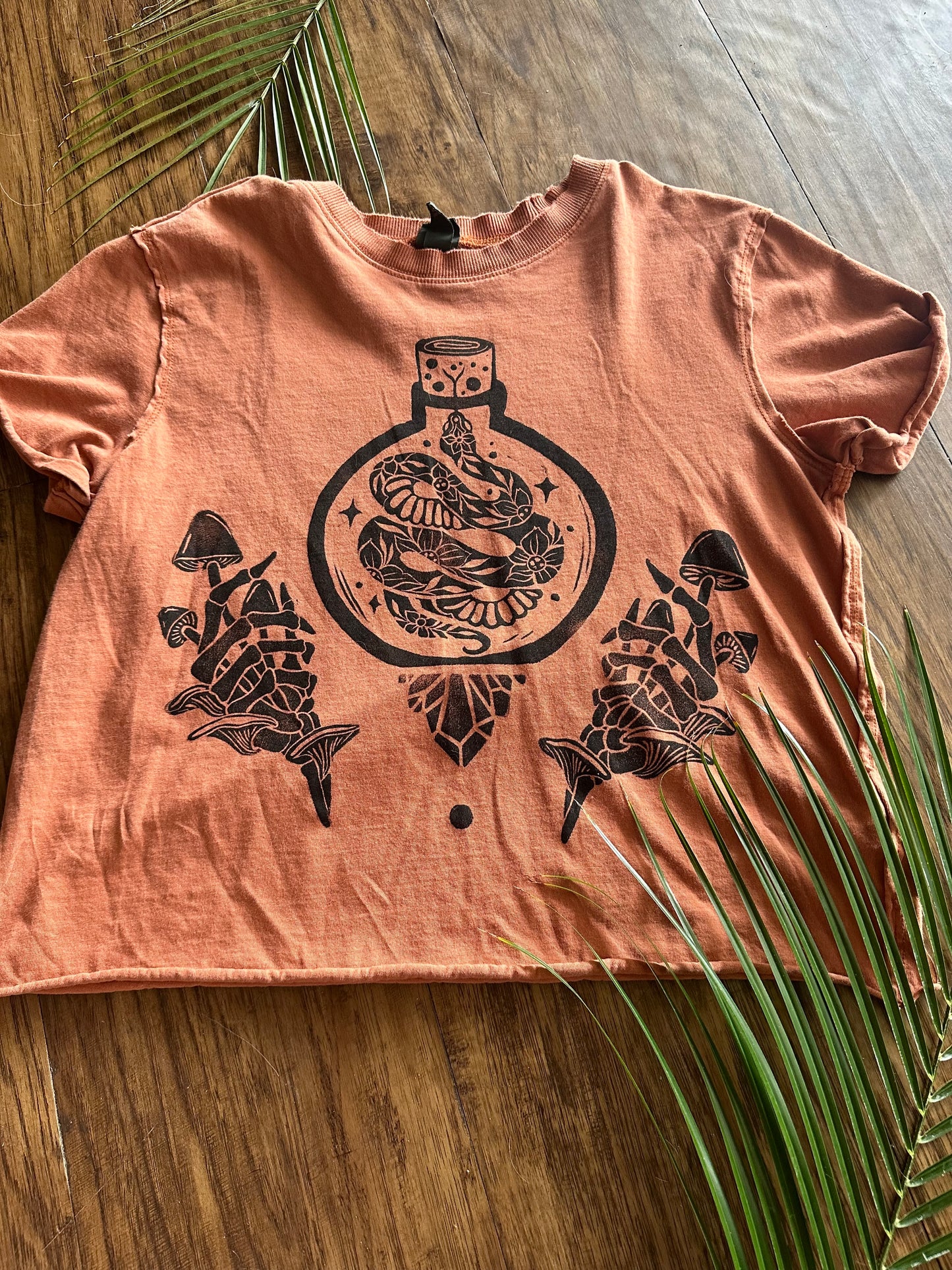 Orange serpent serip crop tee (xs)