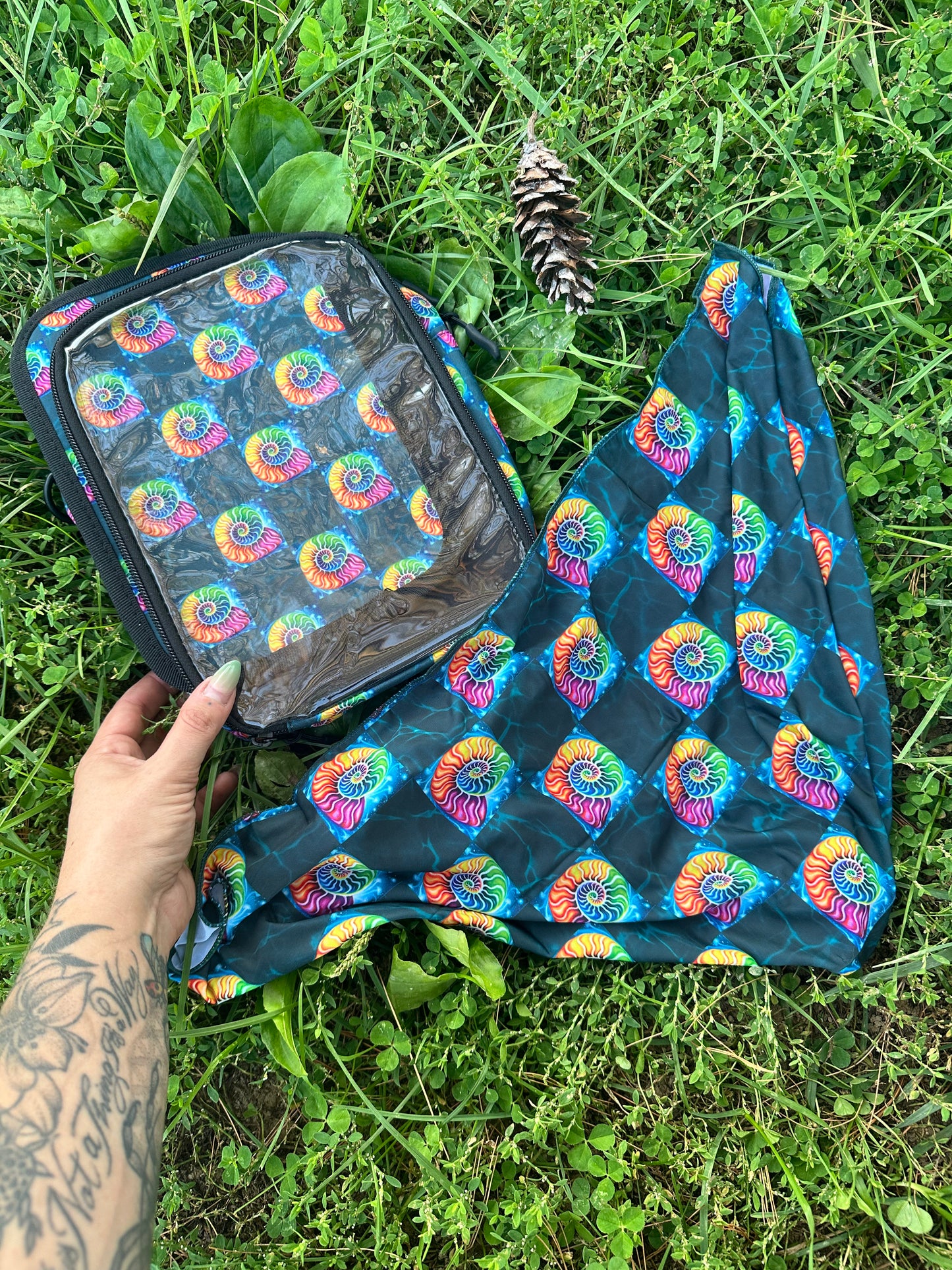 Checkered ammonite package
