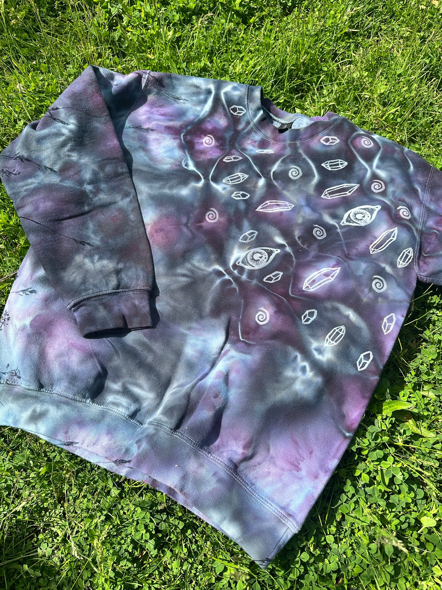 Crystal vision Sweatshirt (medium)